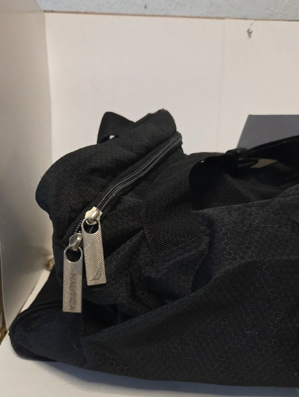Nautica sleek black